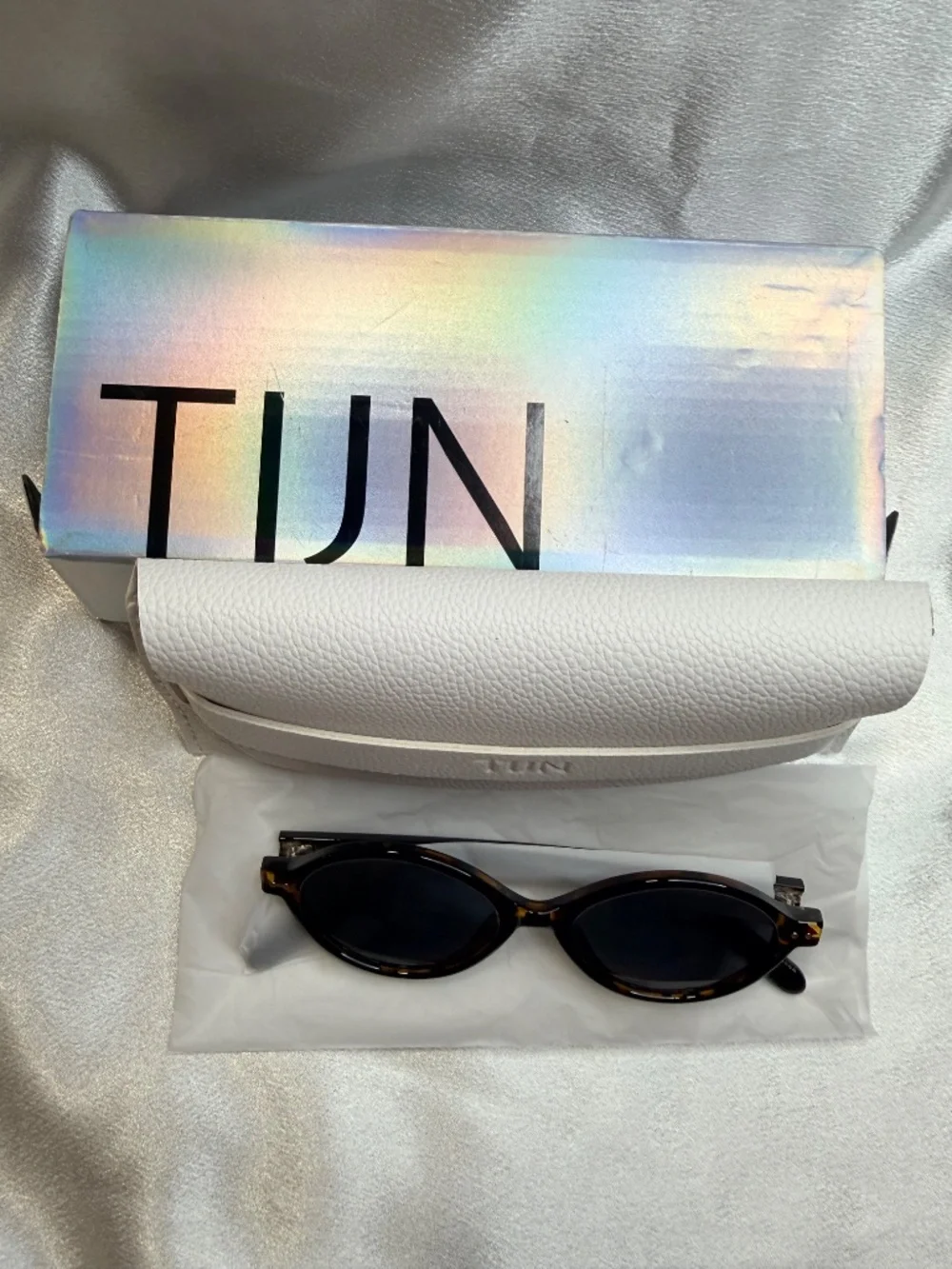 TIJN Round Tortoise Sunglasses New with Case & Box